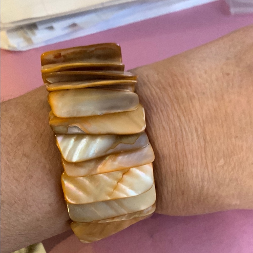 Chunky Shell Bracelet*